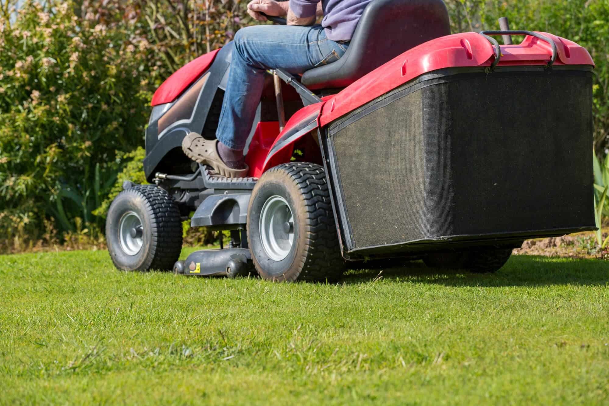5 best garden tractors: complete reviews and buying guides