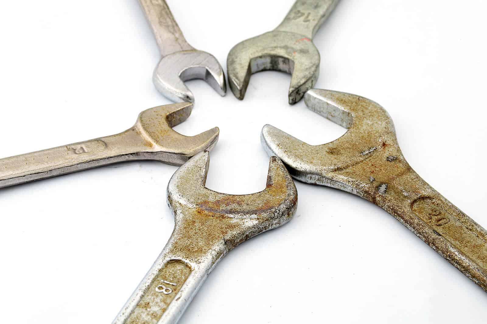 7 Clever tips to clean your sockets and wrench