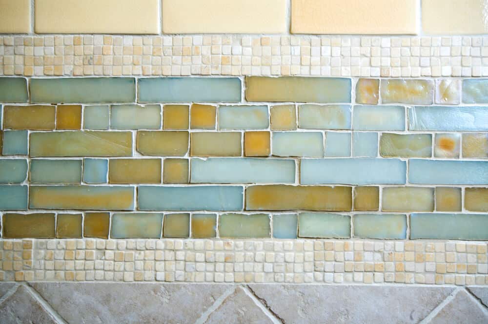 3 Problems with Glass Tile Backsplash (Explained)