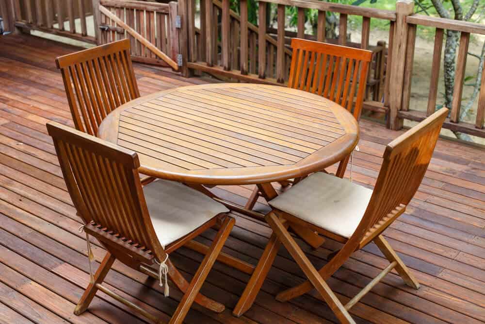 Changing the Color of Teak Furniture? 7 Important Tips