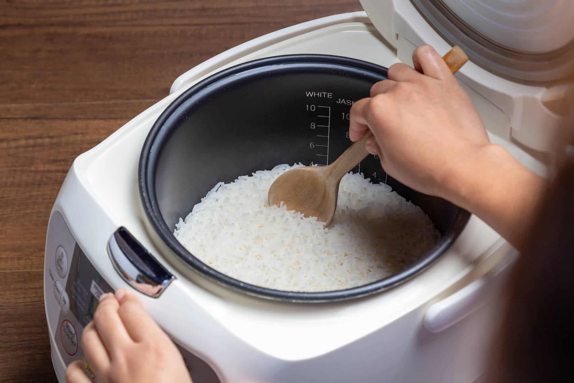 How Long Can Rice Stay in Rice Cooker? Find Out Now for Tastier Meals!